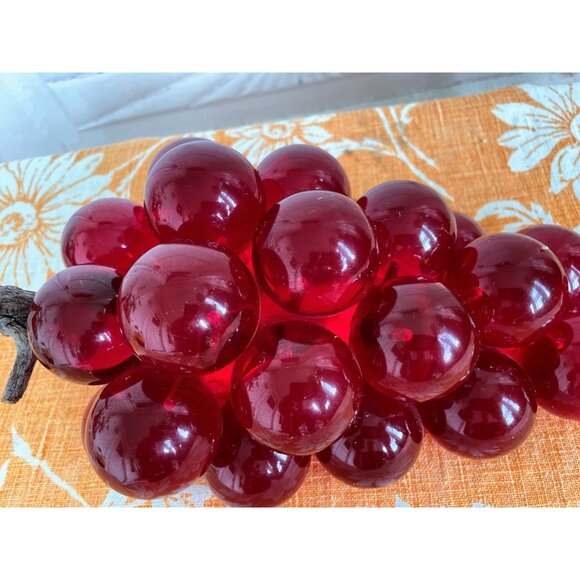 Vintage MCM Large Red Lucite Grapes Sculpture - Picture 3 of 12